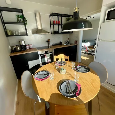 Kiva 1-4hloe, 500m Keskustaan, Parkkipaikka