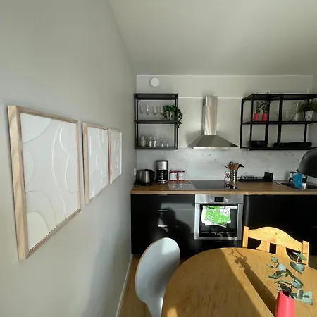 Kiva Majoitus 1-4hloe, 500m Keskustaan, Parkkipaikka Apartament Oulu
